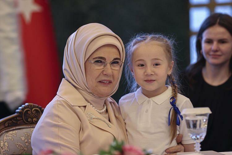 Emine Erdoğan comemorou o Dia Internacional da Menina