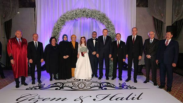 O Presidente Erdogan testemunhou dois casamentos no mesmo dia