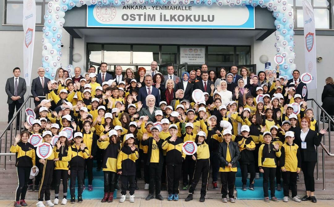 Emine Erdoğan visitou a Escola Primária de Ostim