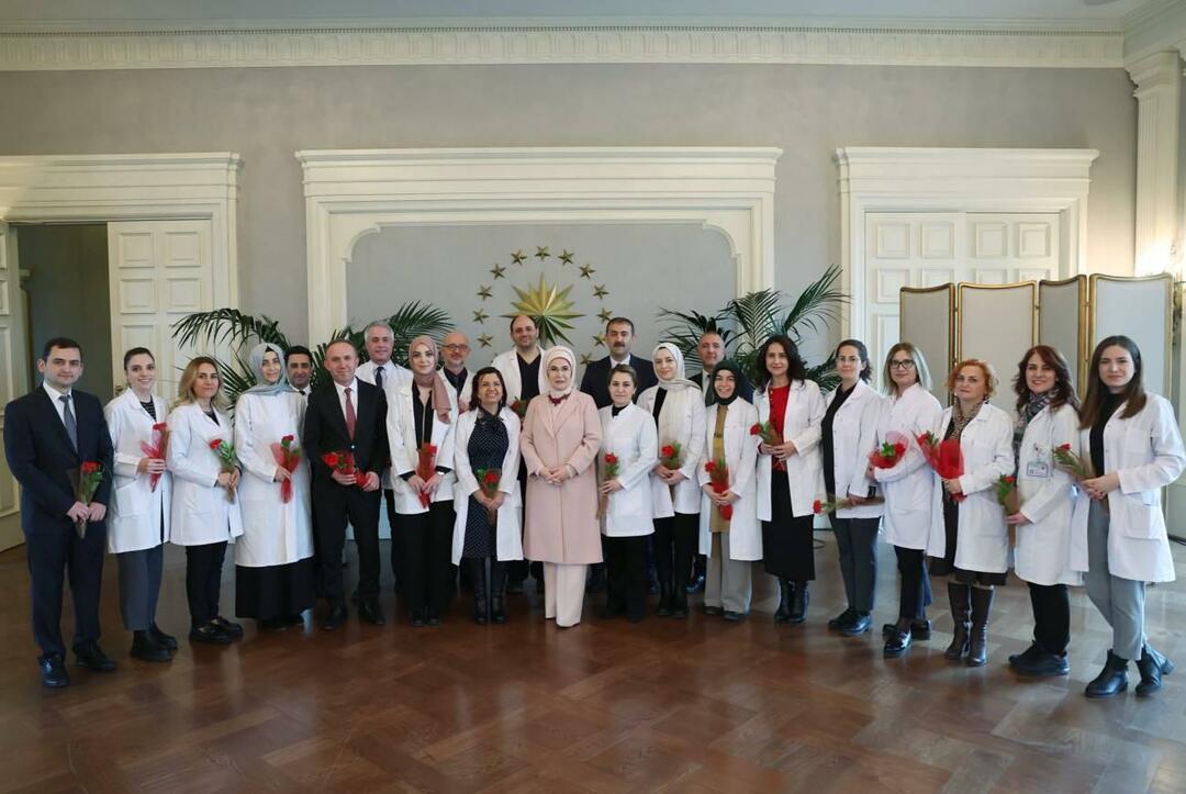 Emine Erdoğan reuniu-se com a equipa médica da Presidência