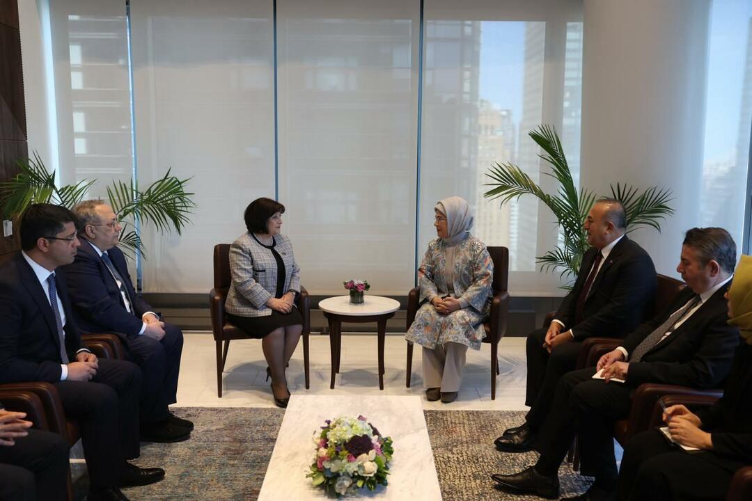 Emine Erdoğan se encontrou com a Presidente do Parlamento do Azerbaijão, Senhora Gafarova, em Nova York