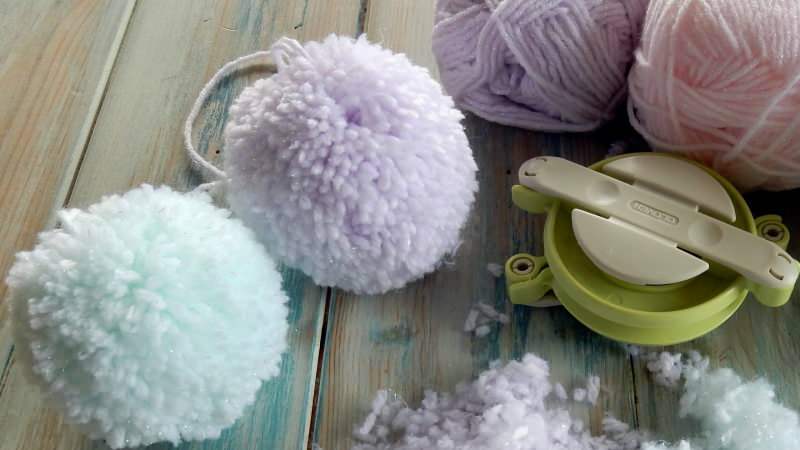 Como fazer o pompom mais fácil? Fazendo pompons de tricô em casa com facilidade ...