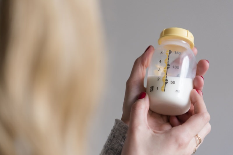 Como extrair e armazenar o leite materno sem dor? Método de ordenha manual e com bomba elétrica