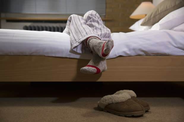 síndrome das pernas inquietas causa distúrbios do sono com dor intensa