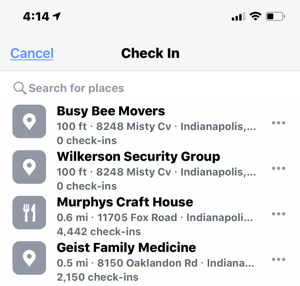 Exemplo de localização de check-in de empresas próximas no Facebook.