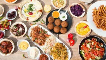 Quais são os alimentos que ficam cheios rapidamente para facilitar o jejum? Maneiras de evitar ganho de peso na iftar