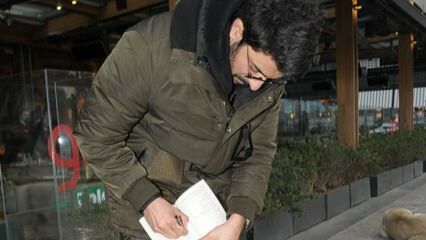 Engin Akyürek assinou um livro