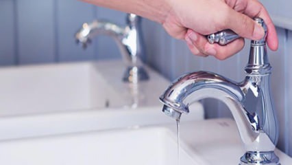 Como substituir a torneira do banheiro? Como substituir a bateria da torneira com vazamento de água?