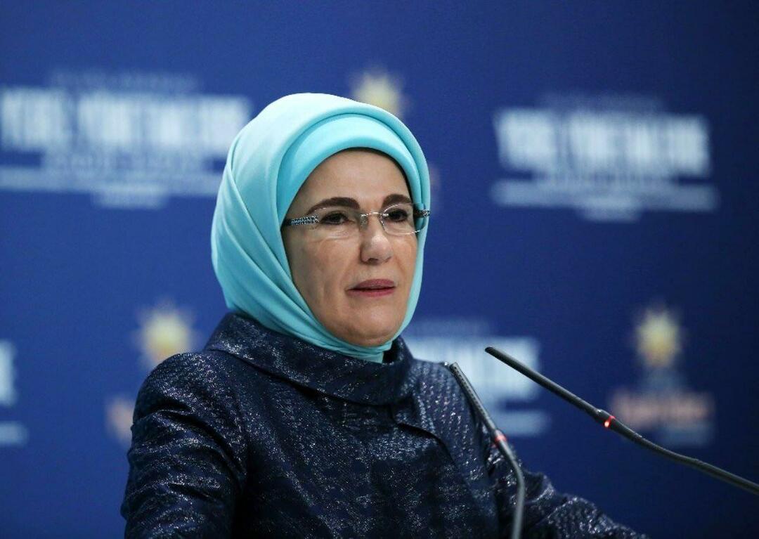 A primeira-dama Erdoğan encontrou-se com a esposa do Presidente do Senegal!