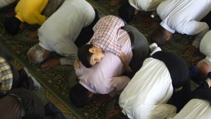 As crianças devem ser levadas para a oração tarawih?
