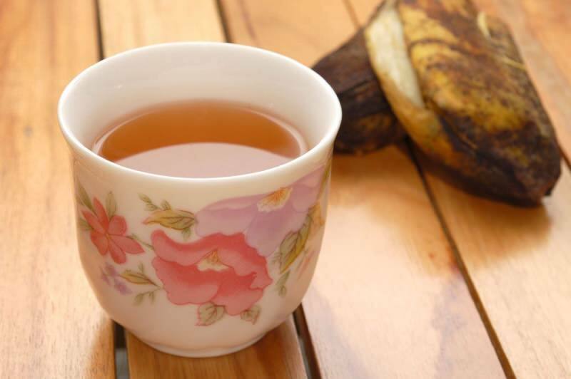 chá de banana facilita a digestão