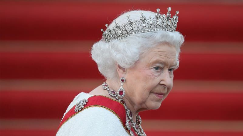 A rainha Elizabeth, 93 anos, deixou o palácio por medo do vírus corona!