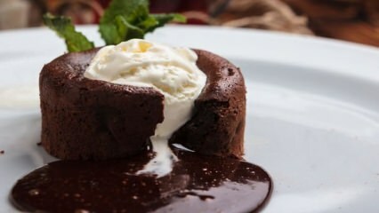 Como fazer um bolo de chocolate quente?