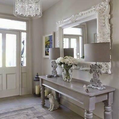 A importância do espelho na decoração do corredor 
