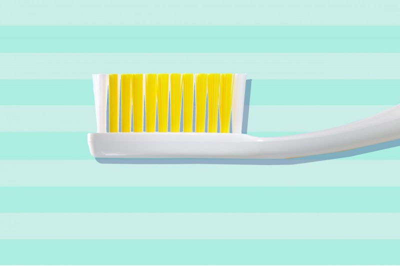 Como é feita a limpeza da escova de dentes? Limpeza total da escova de dentes