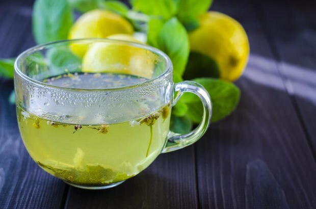 chá verde limão água mineral cura