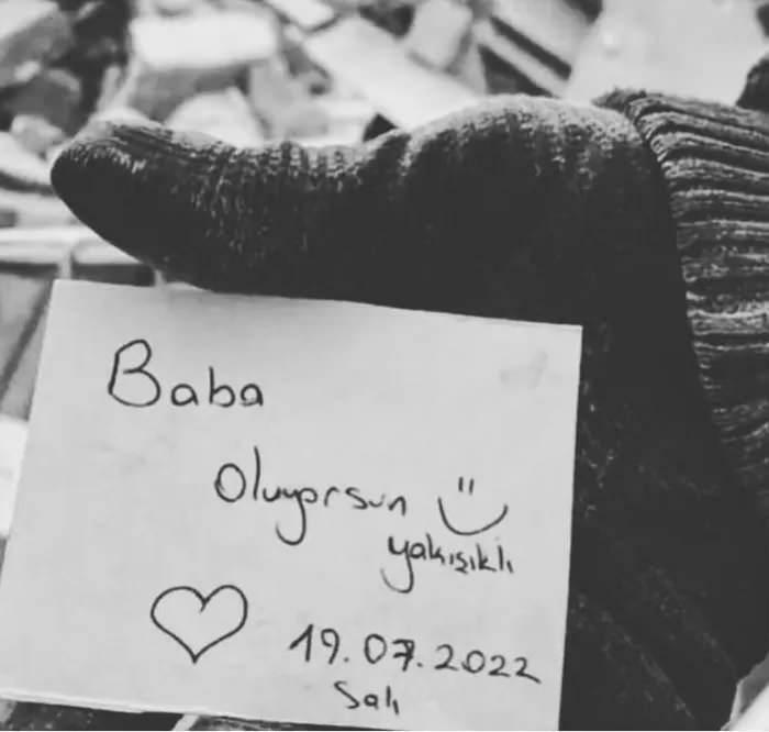 Ceydan Düvenci compartilhou a nota do sobrevivente do terremoto