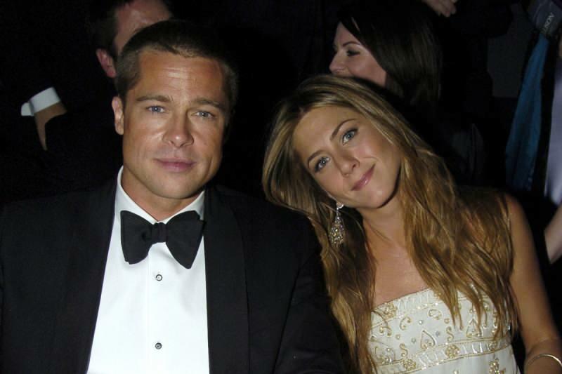 Brad Pitt e Jennifer Aniston se encontram em evento de leitura
