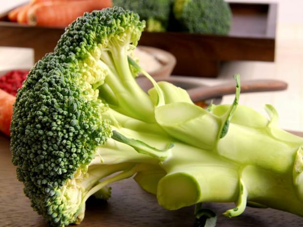 Quais são os benefícios do brócolis? Para que serve o brócolis? O que o suco de brócolis faz?