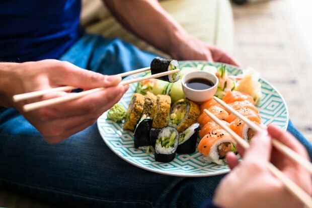 Como comer sushi? Como fazer sushi em casa? Truques de sushi