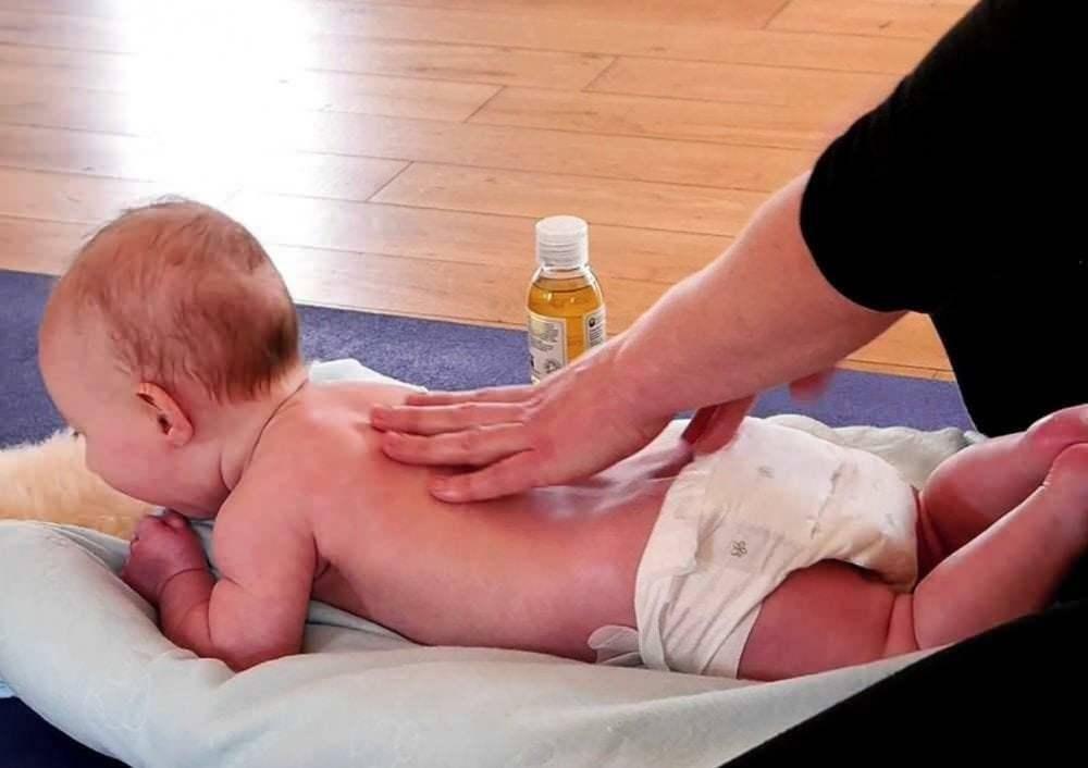 Não se esqueça de massagear seus filhos