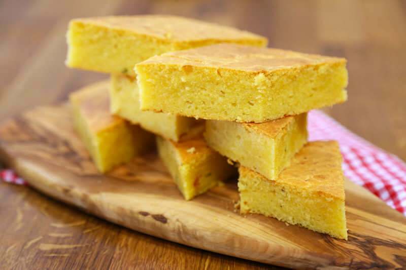 Como fazer pão de milho com queijo o mais fácil? Dicas para pão de milho com queijo
