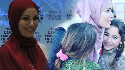 Primeira foto de Gamze Özçelik, que entrou no hijab
