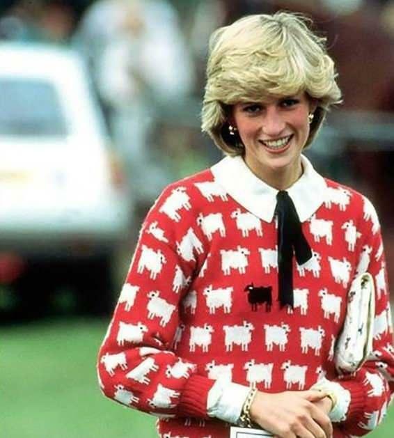 Suéter da Princesa Diana vai a leilão