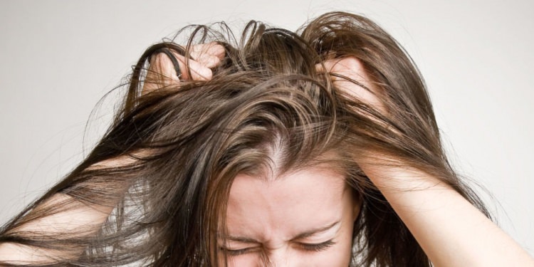 Como limpar os piolhos do cabelo?