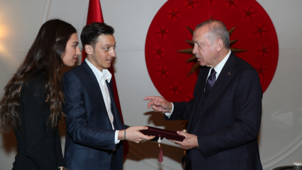 O local do casamento de Mesut Özil e Amine Gülşe foi determinado