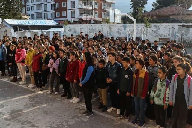 Escolas reabertas em 7 distritos de Hatay