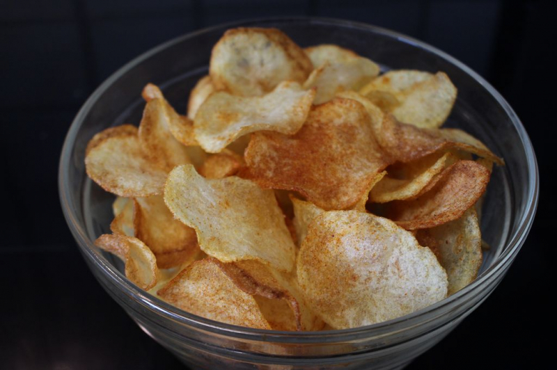 Como fazer batatas fritas em casa? O que é uma receita saudável de batatas fritas? Dicas para fazer chips em casa