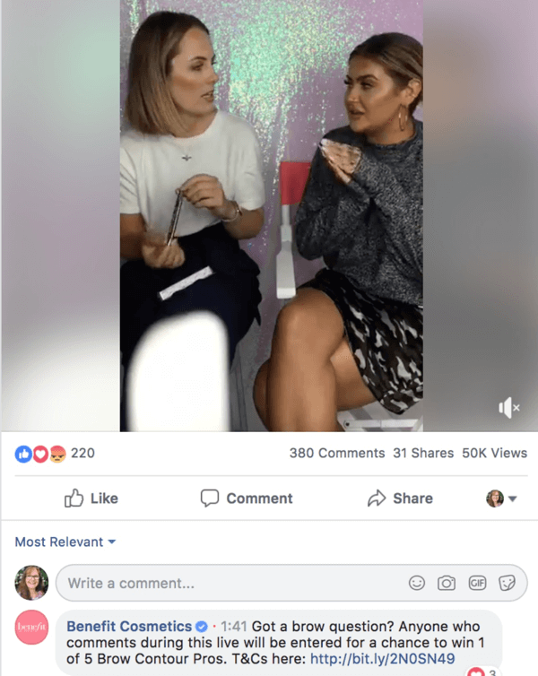 Exemplo de um Facebook Live da Benefit Cosmetics, com um concurso nos comentários.