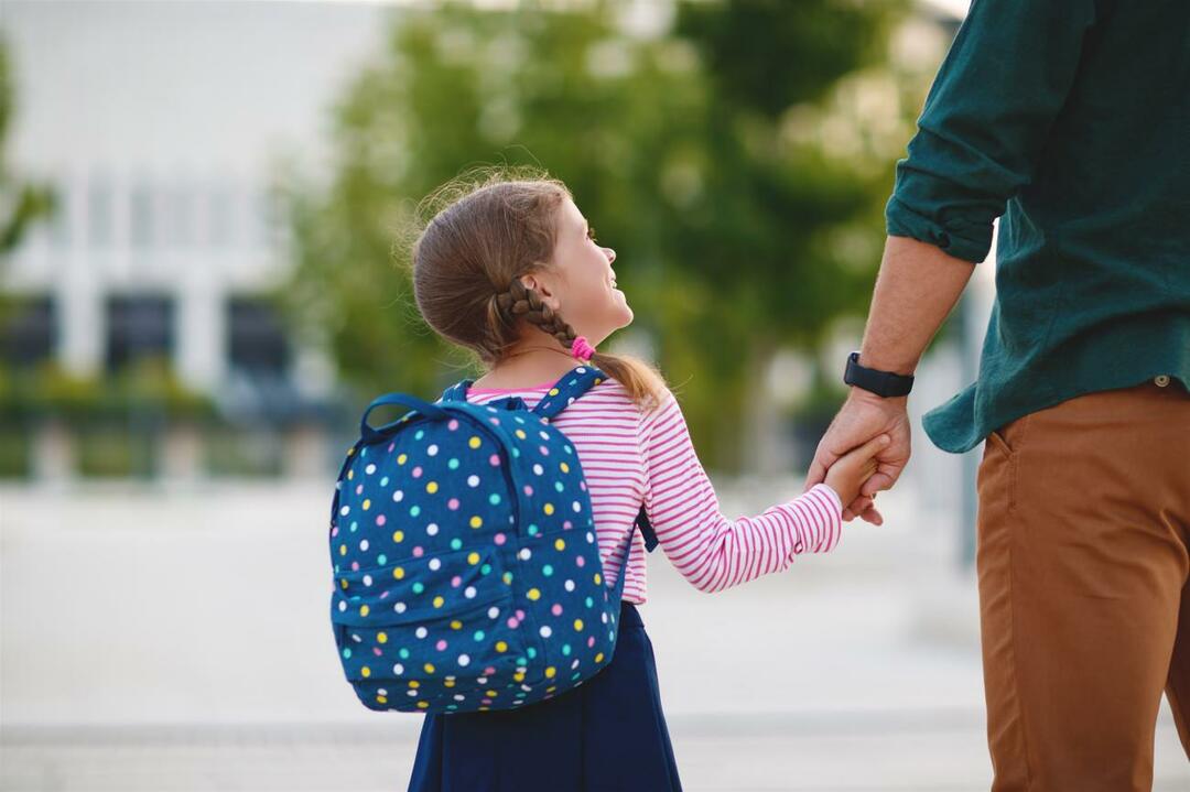 Como as crianças devem ser tratadas no primeiro dia de aula?