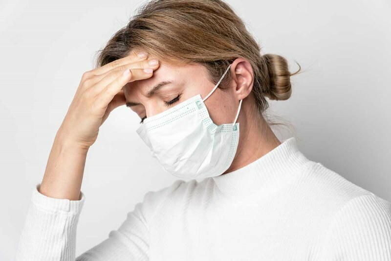 dor de cabeça pode ser sentida quando o paladar e o olfato não são percebidos