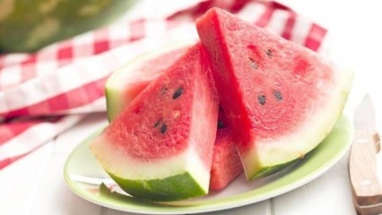 Como é removida a mancha de melancia?