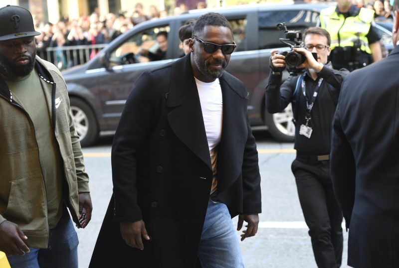 Teste de coronavírus Idris Elba positivo