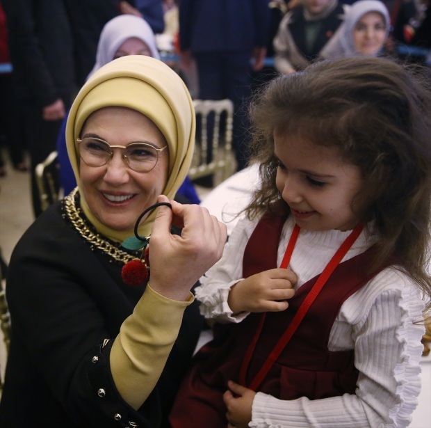 Primeira-dama Erdoğan conhece mulheres dos Balcãs e Rumeli