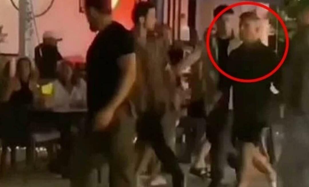 Imagem interessante de Özcan Deniz nas ruas de Alaçatı: ele andava com 10 guarda-costas