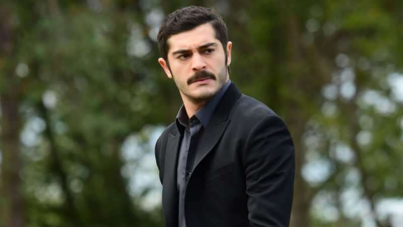 Burak Deniz, o ator principal de Maraşlı, é um passageiro na Itália!
