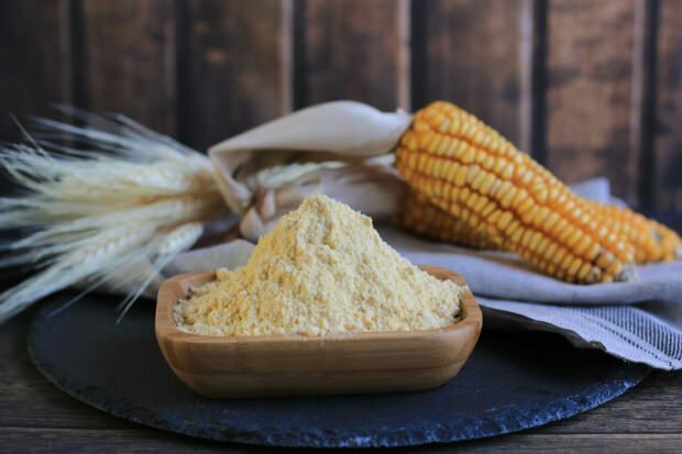 Quais são os benefícios da farinha de milho para a pele? Como fazer uma máscara de farinha de milho?