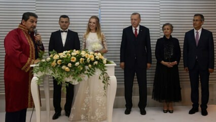 O Presidente Erdogan se juntou ao casamento de 2 casais