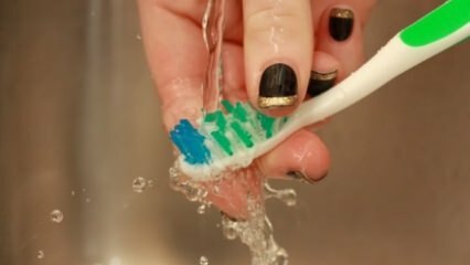 Como é feita a limpeza da escova de dentes?