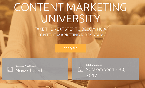 O programa de treinamento baseado em assinatura da CMI é a Content Marketing University.