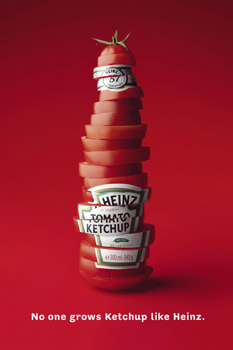 garrafa de ketchup de tomate fatiado heinz