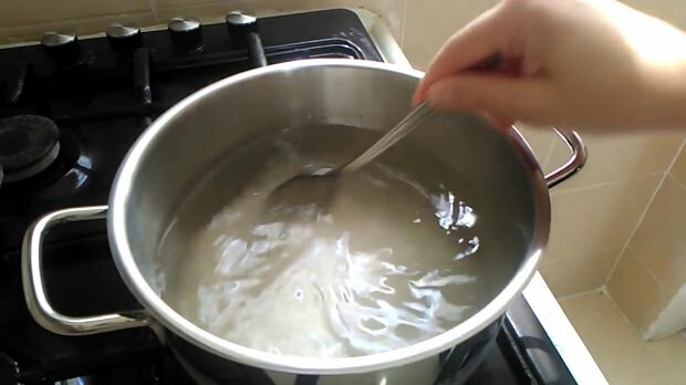 A maneira mais fácil de fazer sorvete doce! O xarope doce é derramado quente? Sorvete de baklava ...