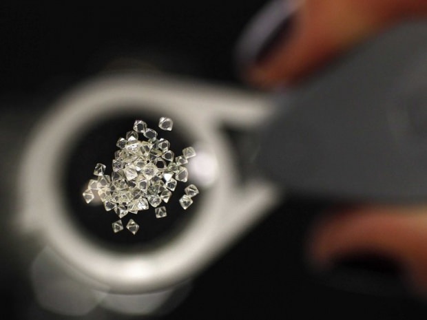 Como entender os diamantes falsos?