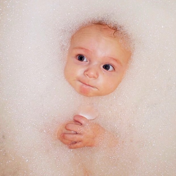 Seleção de shampoo e sabão em bebês