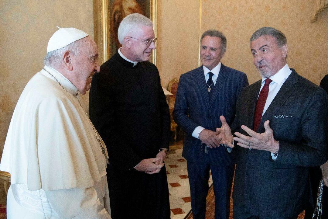 Sylvester Stallone visitou o Papa Francisco com sua família