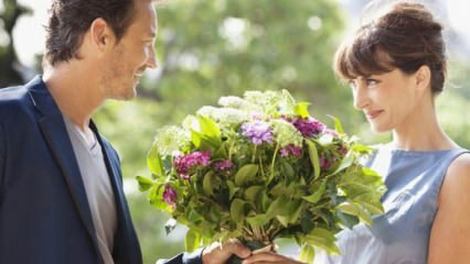 Por que as mulheres compram flores?